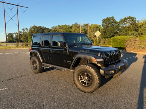 Used 2022 Jeep Wrangler Unlimited Sport AWD/4WD image 2