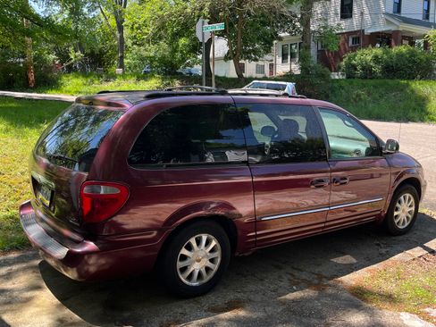 Used 2002 Chrysler Town & Country LXi AWD/4WD image 4