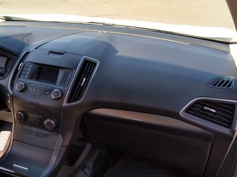 Used 2019 Ford Edge SE image 17