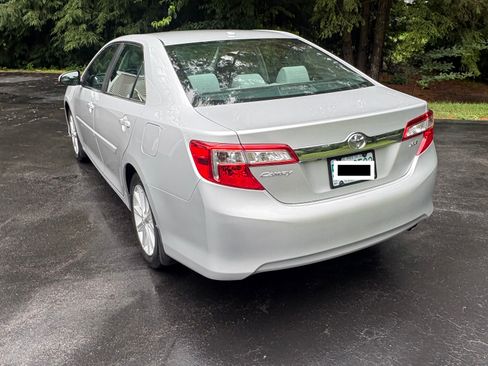 Used 2014 Toyota Camry XLE FWD image 11