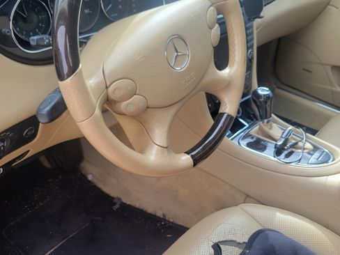 Used 2007 Mercedes-Benz CLS 550 image 8