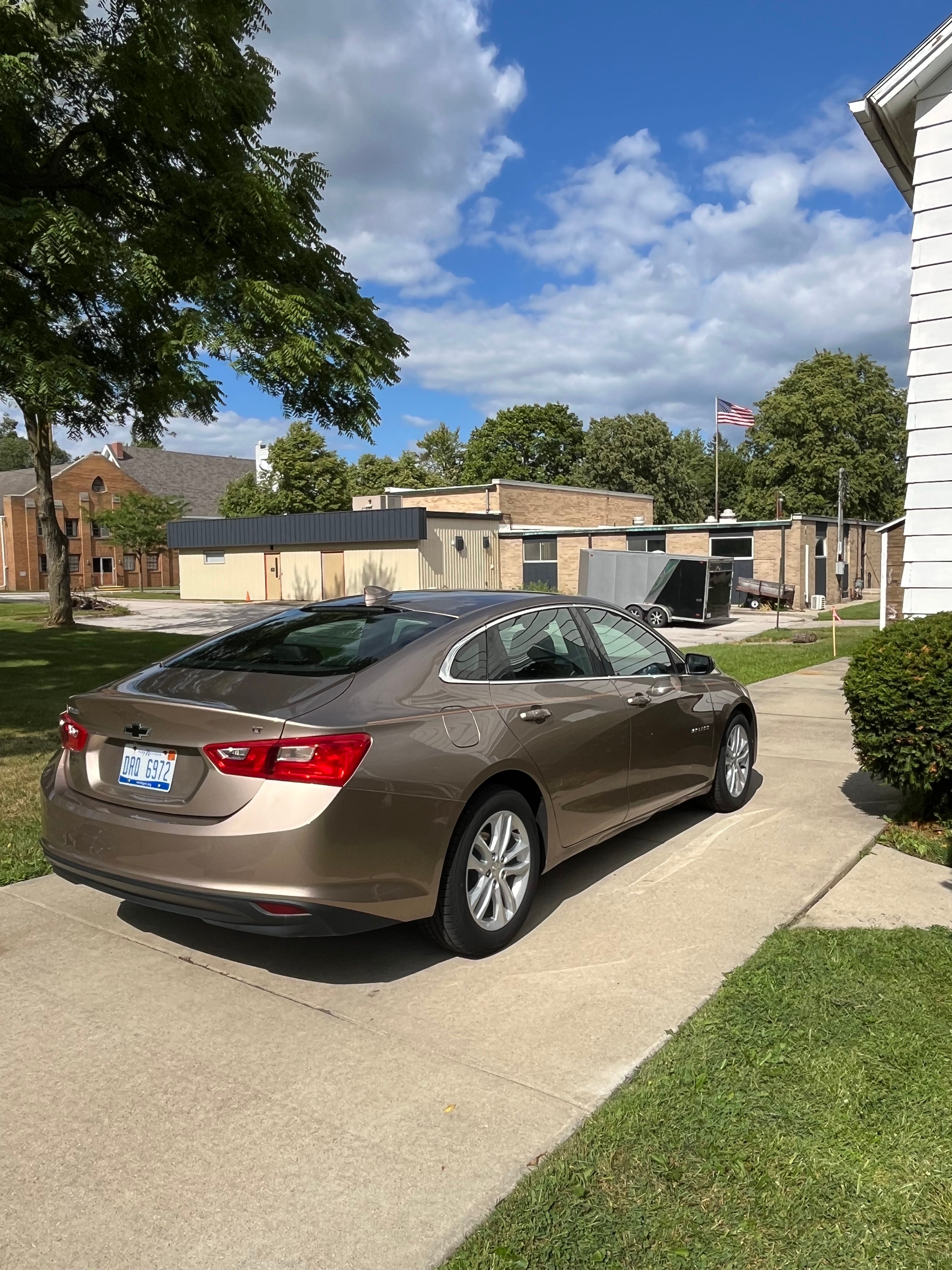 Used 2018 Chevrolet Malibu LT w/ Leather Package FWD image 8