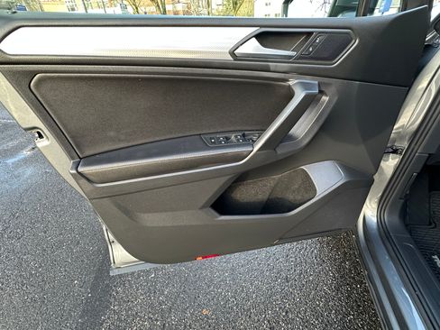Used 2023 Volkswagen Tiguan S image 8