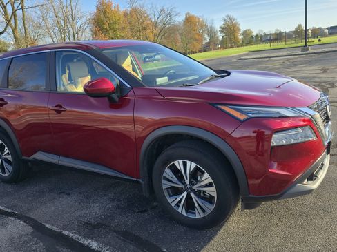 Used 2023 Nissan Rogue SV image 10