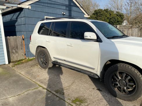 Used 2016 Toyota Land Cruiser image 4