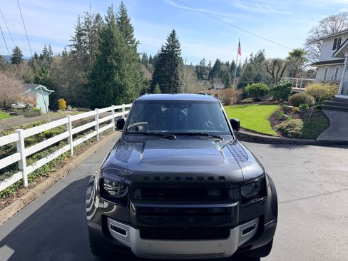 Used 2024 Land Rover Defender 110 S image 4