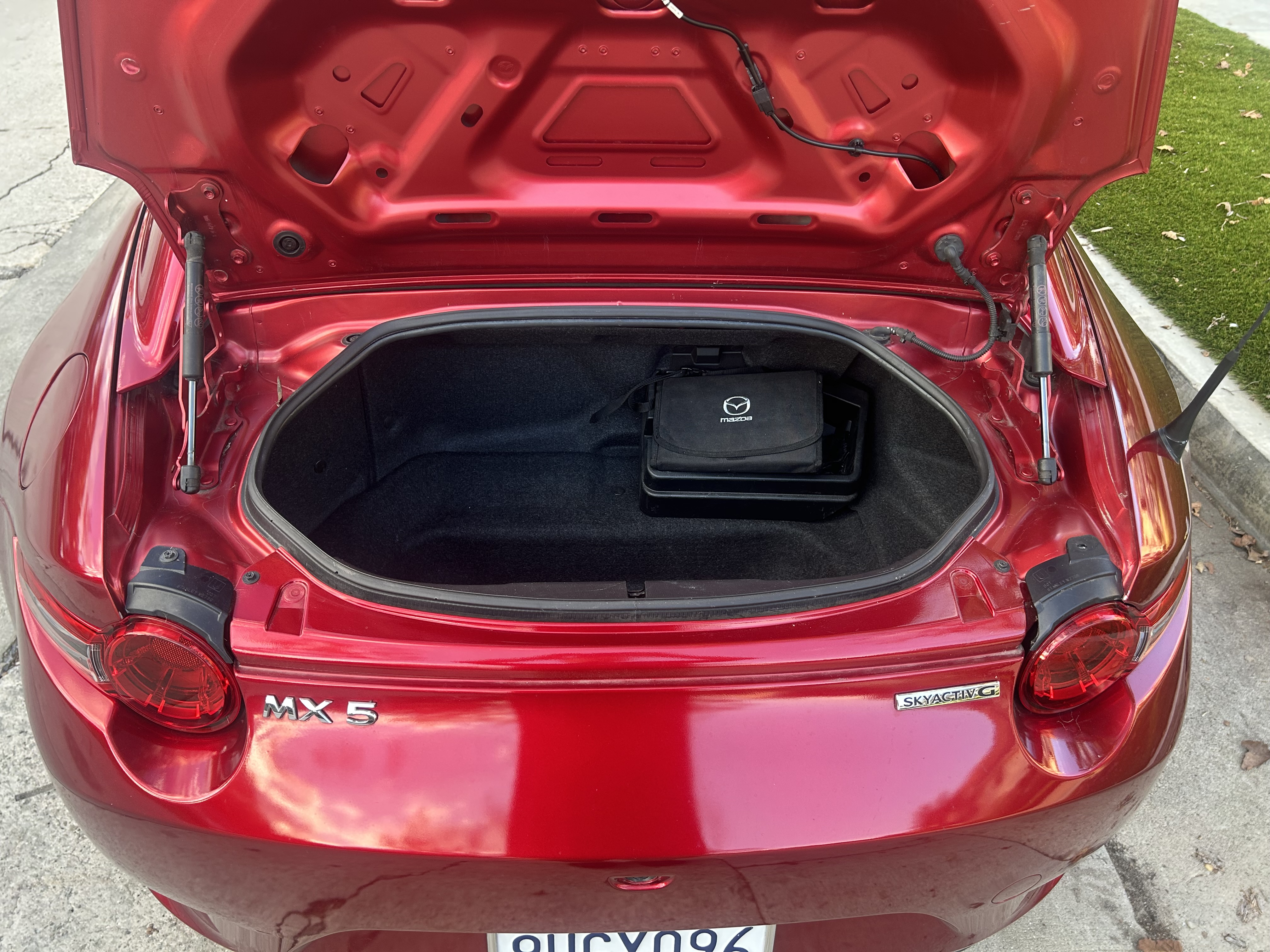 Used 2021 MAZDA MX-5 Miata RF Grand Touring RWD image 12