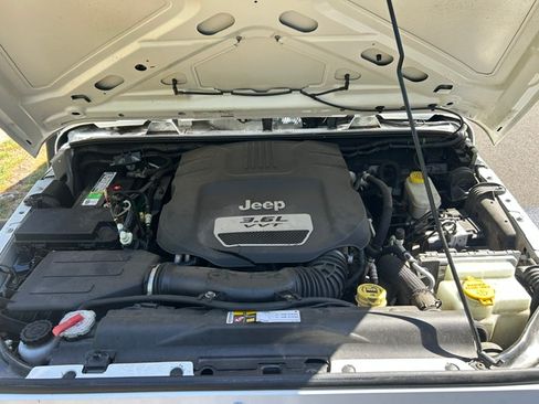 Used 2013 Jeep Wrangler Unlimited Sport w/ Connectivity Group AWD/4WD image 12