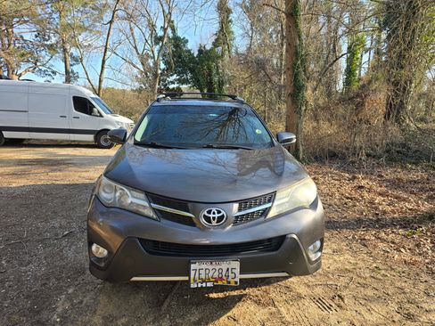 Used 2015 Toyota RAV4 XLE image 2