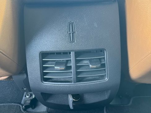 Used 2013 Lincoln MKX FWD image 17