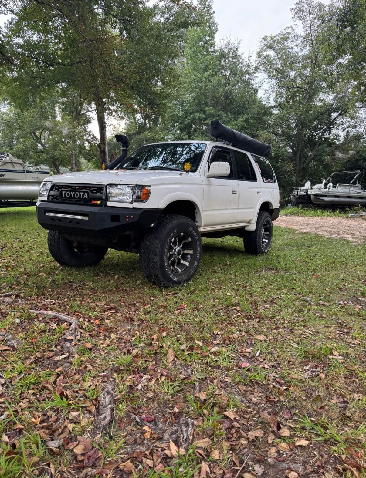 Used 1998 Toyota 4Runner SR5 w/ Preferred Equipment Group 1 AWD/4WD image 2