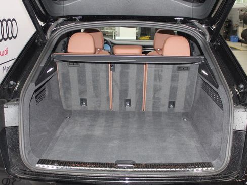 Used 2020 Audi Q8 Prestige w/ Prestige Package image 15