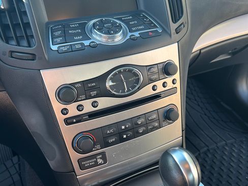 Used 2011 INFINITI G37 Journey w/ Premium Pkg image 16