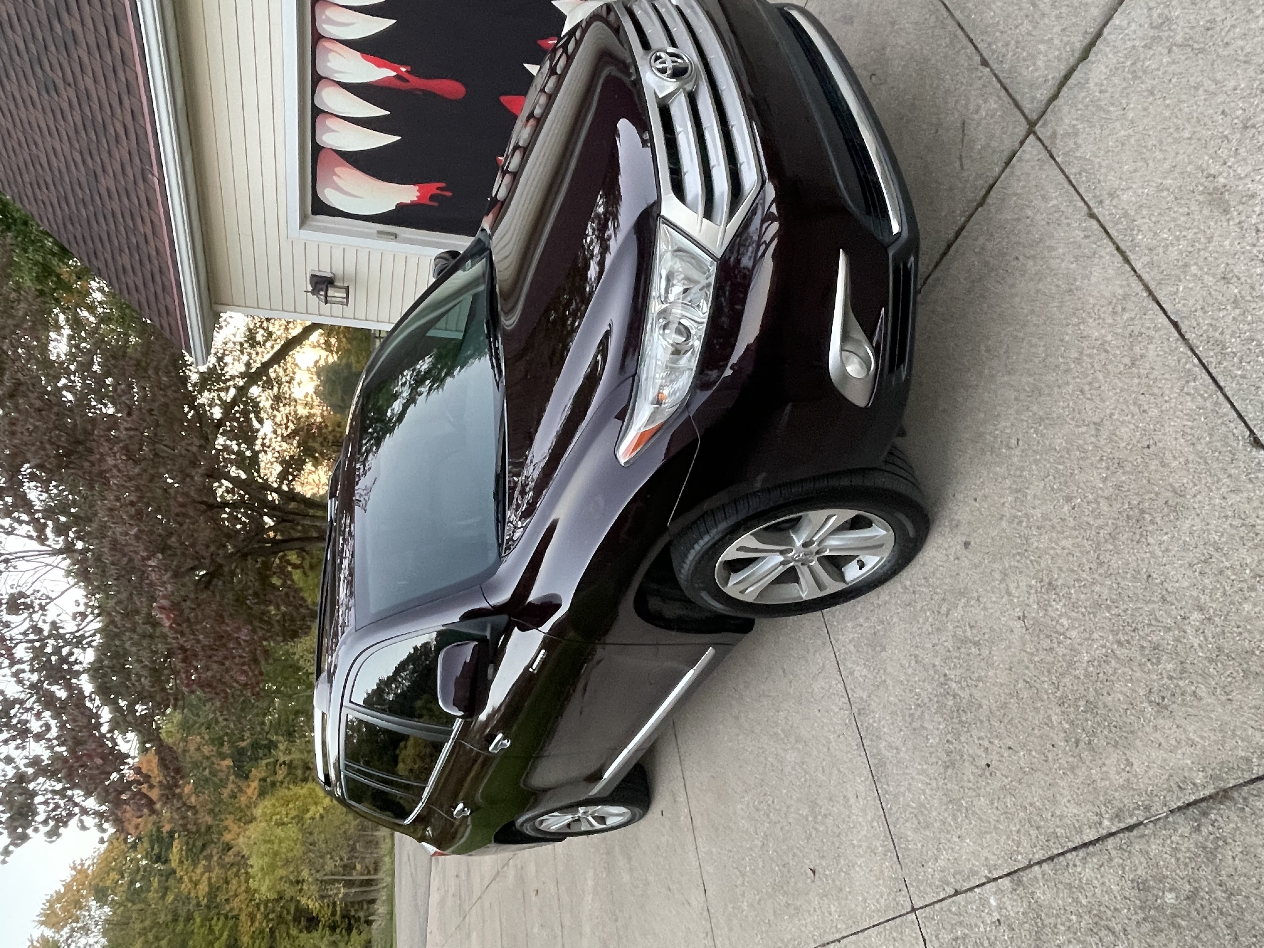 Used 2011 Toyota Highlander Limited w/ Tow Pkg AWD/4WD image 8