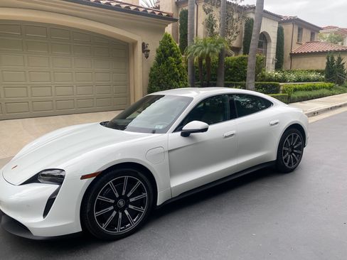 Used 2022 Porsche Taycan image 5