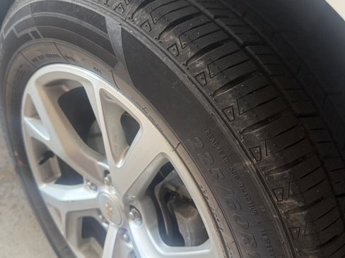 Used 2020 Chevrolet Equinox LT AWD/4WD image 10