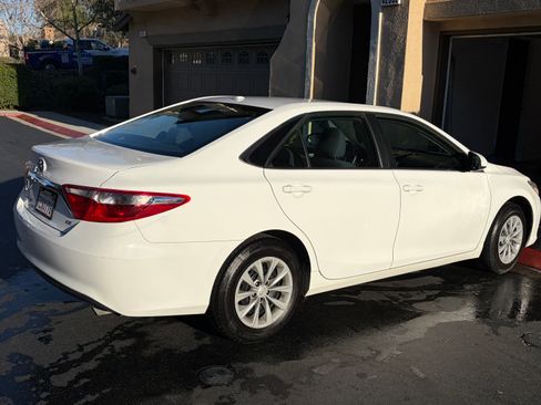 Used 2017 Toyota Camry LE w/ Moonroof Package image 5