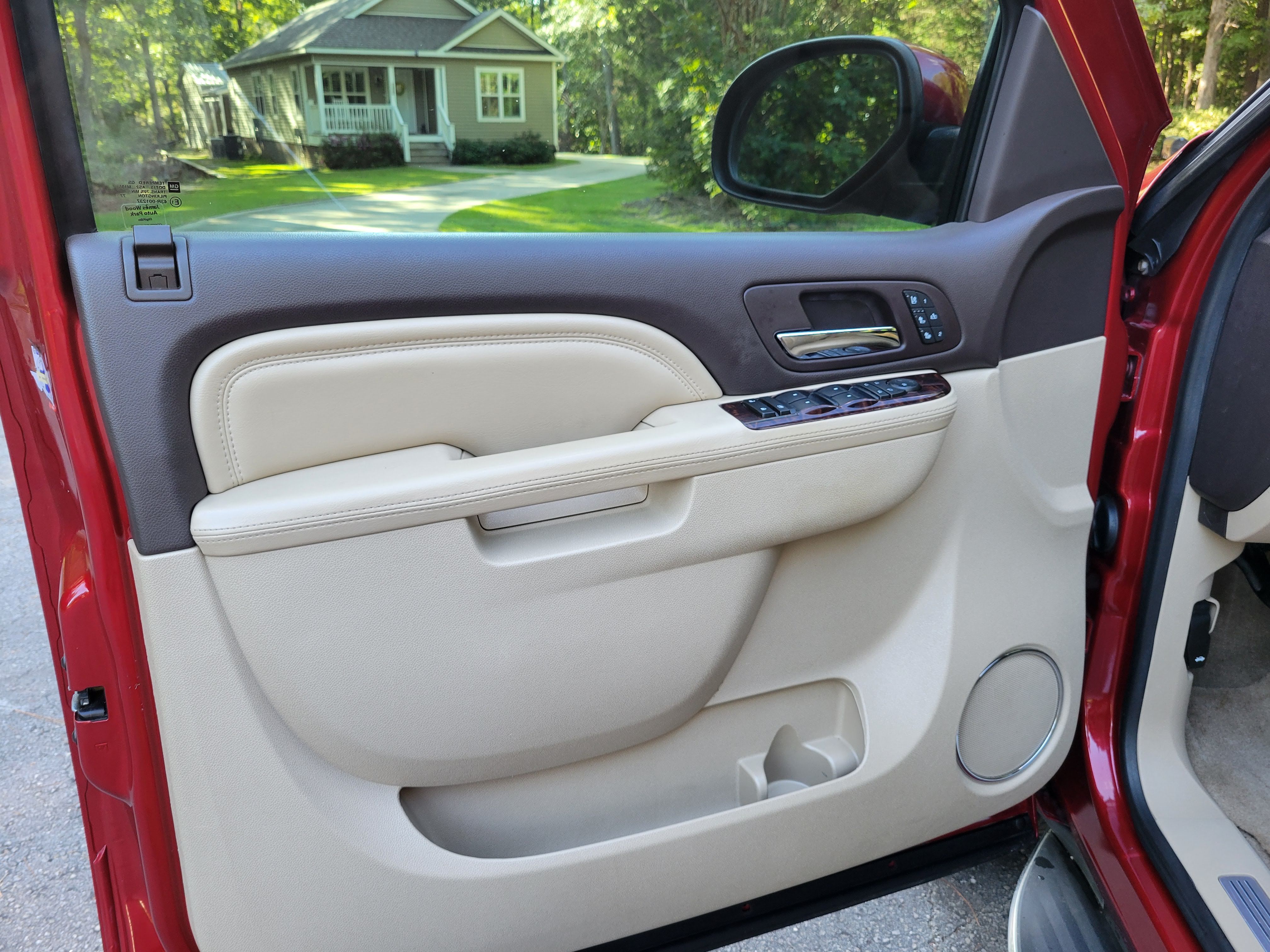 Used 2012 GMC Yukon XL Denali RWD image 28