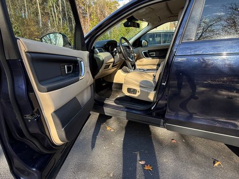 Used 2019 Land Rover Discovery Sport HSE image 19