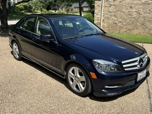 Used 2011 Mercedes-Benz C 300 Sedan image 2