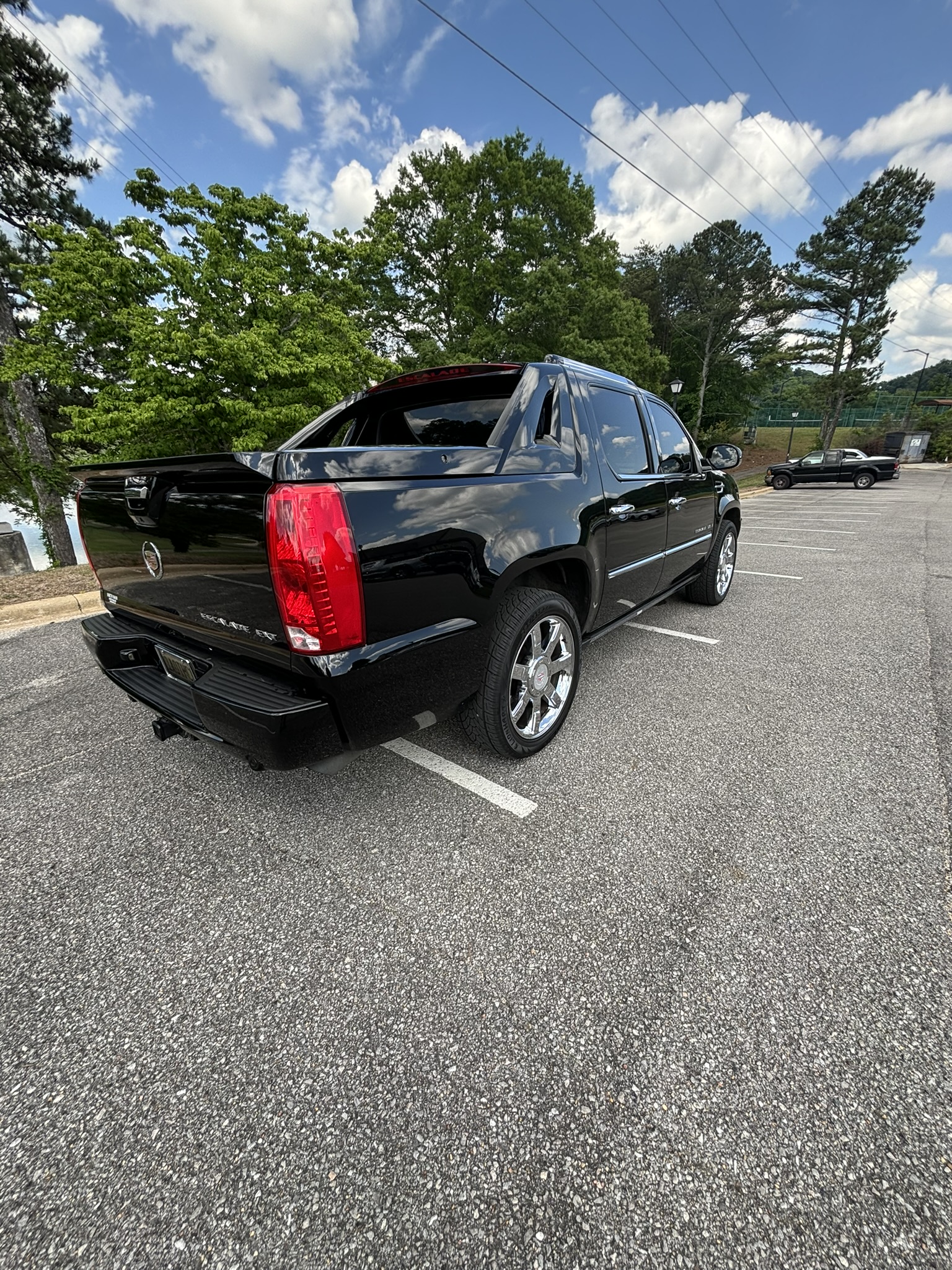 Used 2007 Cadillac Escalade EXT w/ Information Package AWD/4WD image 16