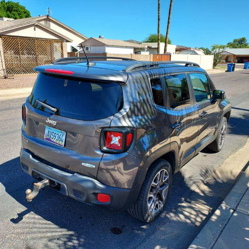 Used 2016 Jeep Renegade Latitude AWD/4WD image 5
