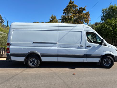 Used 2016 Mercedes-Benz Sprinter 2500 image 1