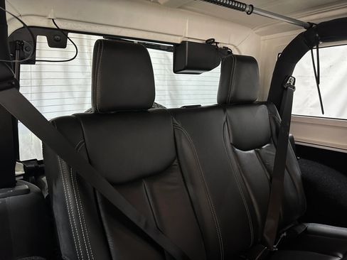 Used 2015 Jeep Wrangler Sahara w/ Connectivity Group image 9