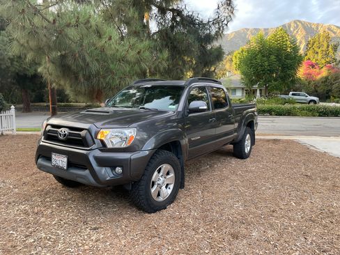 Used 2012 Toyota Tacoma PreRunner w/ TRD Sport Pkg RWD image 1