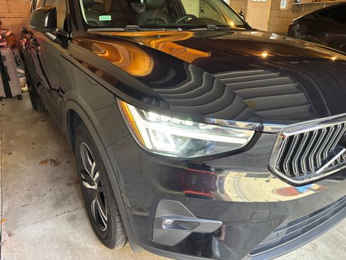 Used 2023 Volvo XC40 B5 Plus AWD/4WD image 6