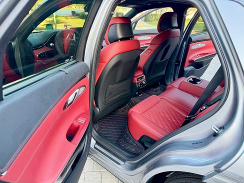 Used 2024 Genesis GV70 3.5T Sport w/ Sport Prestige Package image 6