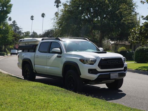 Used 2018 Toyota Tacoma TRD Pro image 2