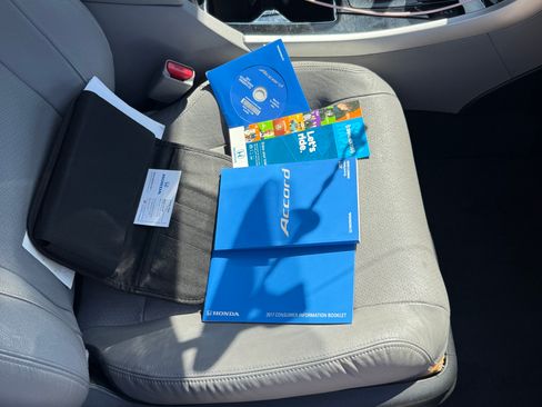 Used 2017 Honda Accord EX-L image 17