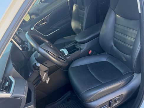 Used 2023 Toyota RAV4 XLE Premium image 8