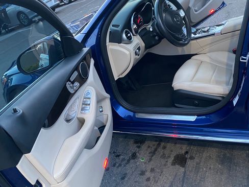 Used 2018 Mercedes-Benz C 300 Sedan image 8