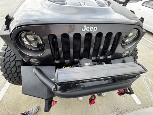 Used 2016 Jeep Wrangler Unlimited Rubicon image 13
