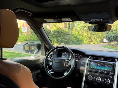 Used 2019 Land Rover Discovery HSE AWD/4WD image 14