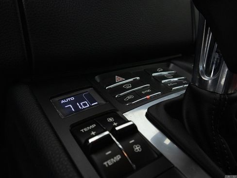 Used 2016 Porsche Macan Turbo image 13