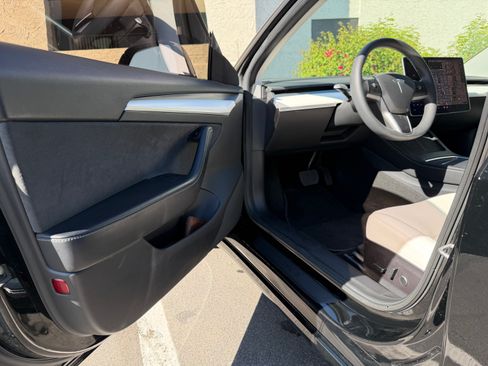 Used 2021 Tesla Model 3 Standard Range Plus image 12