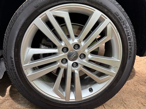 Used 2018 Audi Q5 Prestige w/ Prestige Package image 2