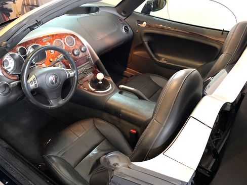 Used 2007 Pontiac Solstice Convertible w/ Premium Package image 15