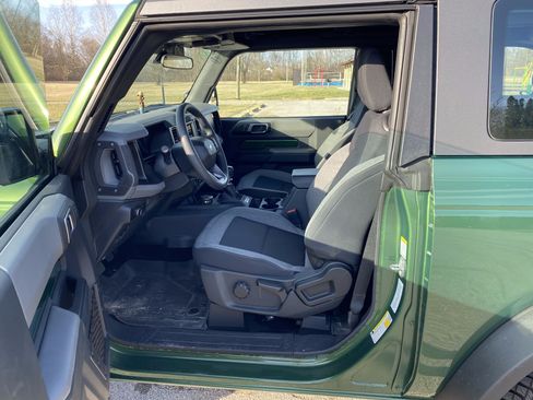 Used 2022 Ford Bronco 2-Door w/ Sasquatch Package image 12