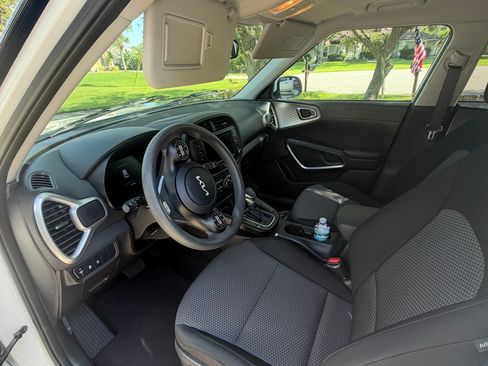 Used 2023 Kia Soul LX FWD image 5