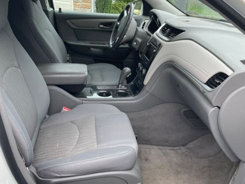 Used 2014 Chevrolet Traverse LT AWD/4WD image 10