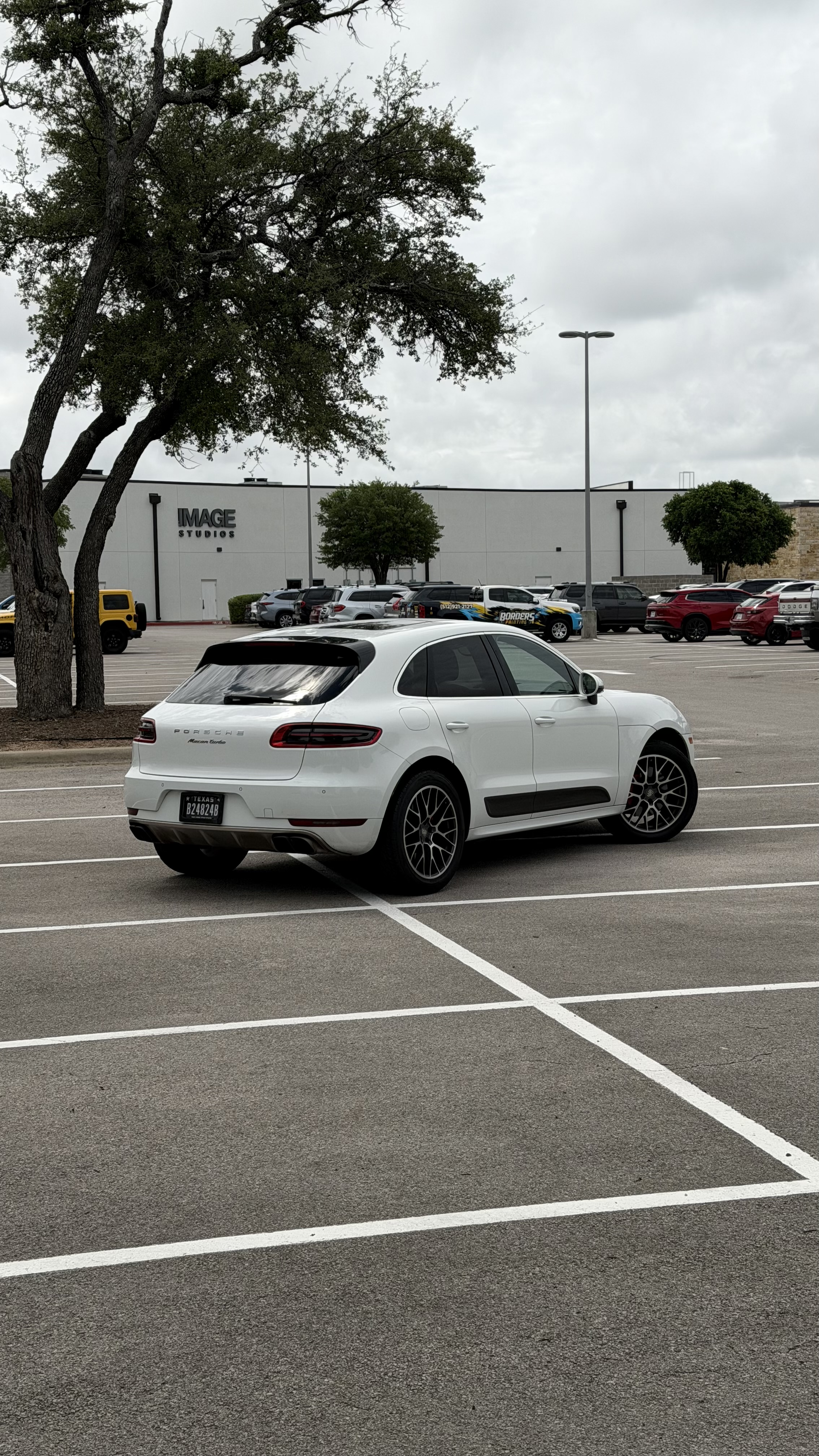 Used 2015 Porsche Macan Turbo AWD/4WD image 8