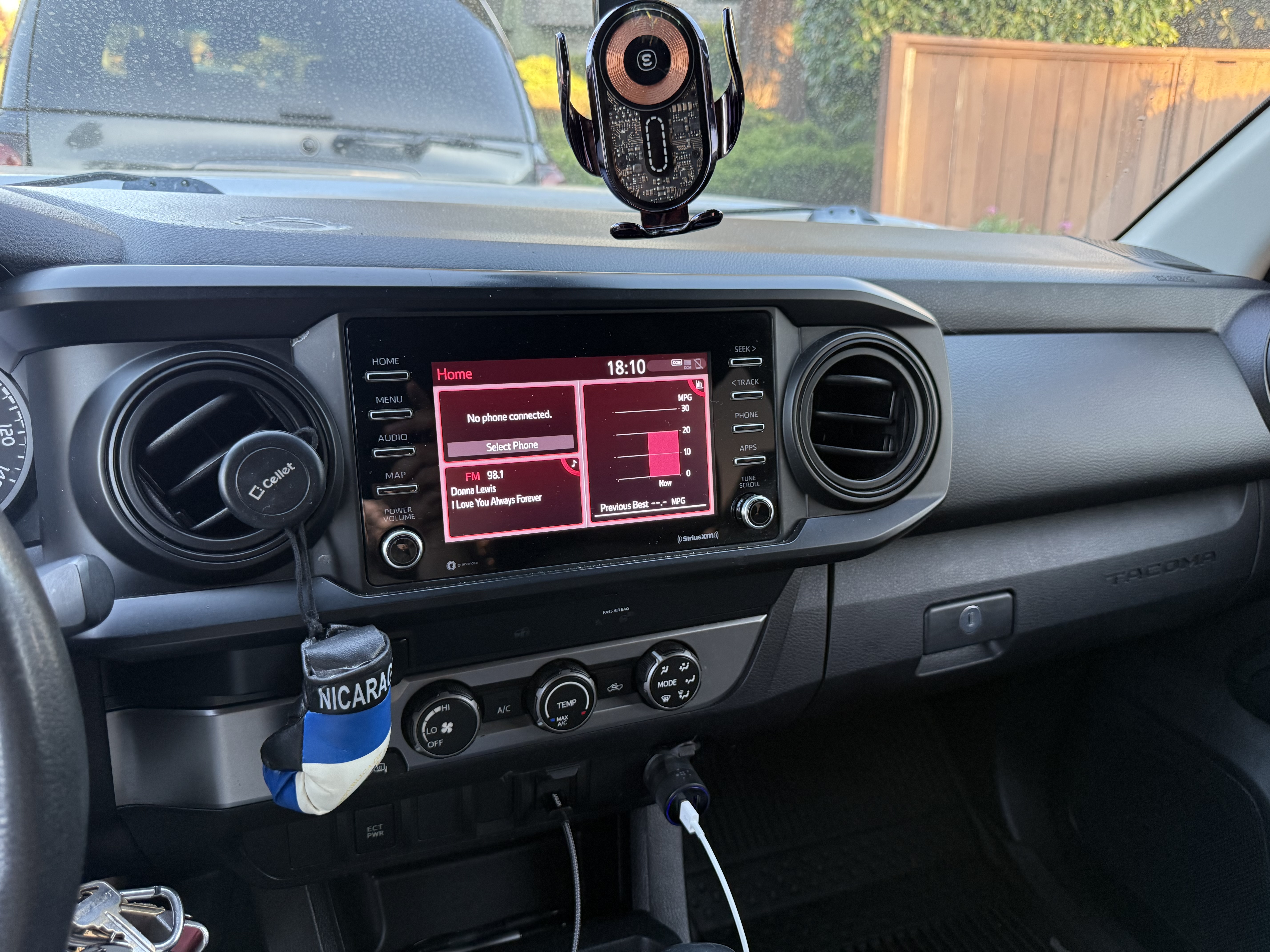 Used 2020 Toyota Tacoma SR w/ SR Convenience Package RWD image 9
