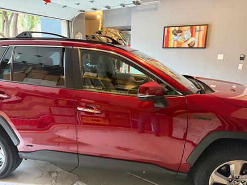 Used 2020 Toyota RAV4 Limited image 9