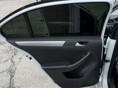 Used 2017 Volkswagen Jetta SE image 11