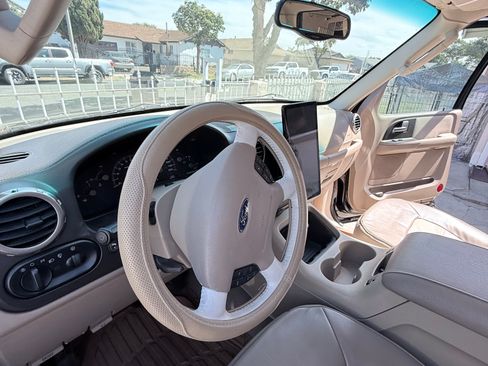 Used 2003 Ford Expedition Eddie Bauer image 26