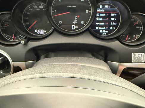 Used 2014 Porsche Cayenne Diesel Platinum Edition image 13